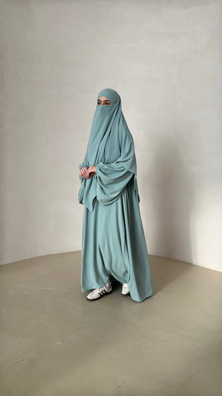 Amira Abaya mint